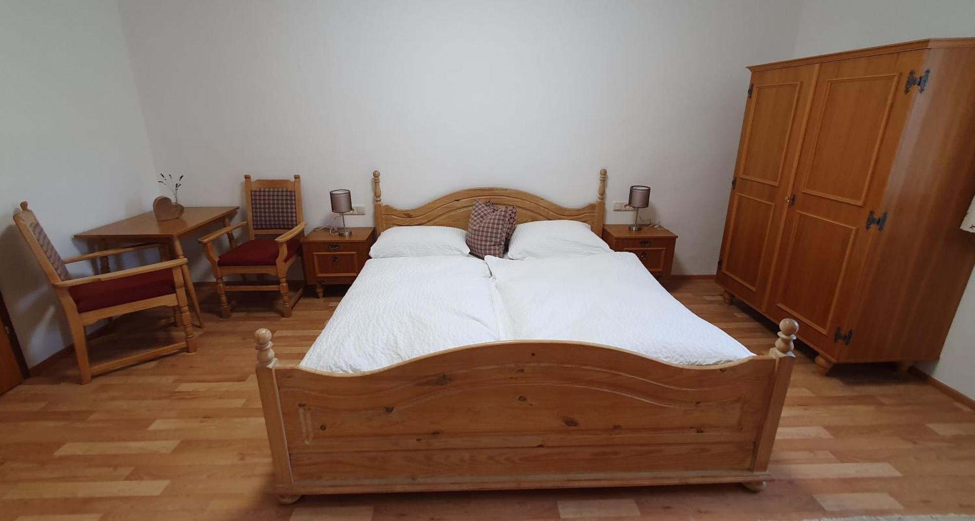 Farm stay Neufangbauer, Familie Sabine Und Peter Hauser *